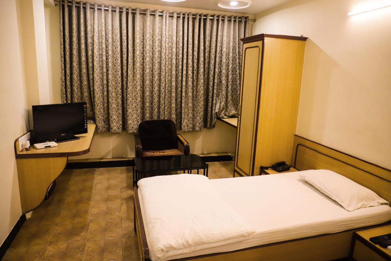 Hotel Kirti Jāmnagar Eksteriør bilde